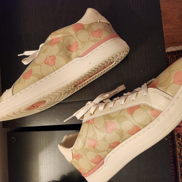 COACH - Clip Low Top Sneaker In Signature Canvas - Hearts - Size 11 - Picture 4 of 7